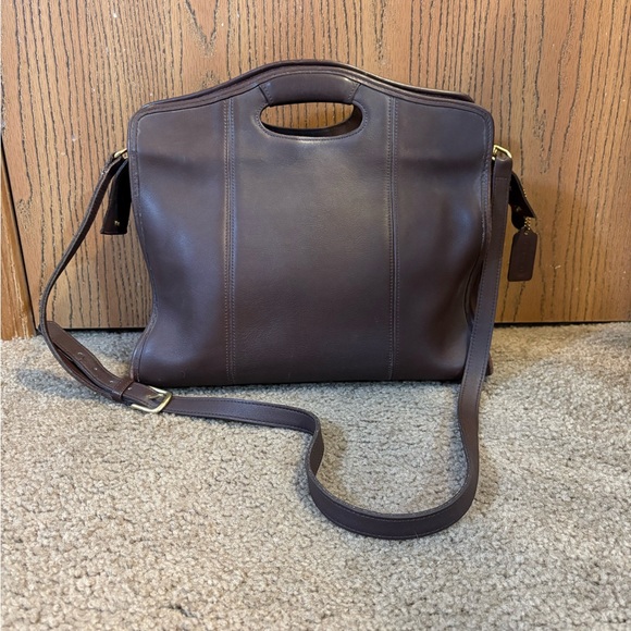 Coach Handbags - Vintage Coach Leather Zip Top Shopper Bag 9995